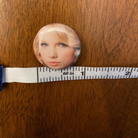 Taylor Swift - Mini Pins - Set of 2 - Picture 3 of 5